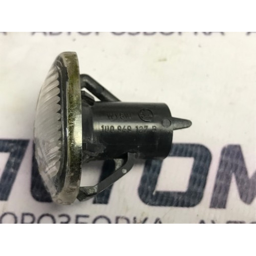 Повторювач повороту Skoda Fabia 2007-2010 1U0949127B